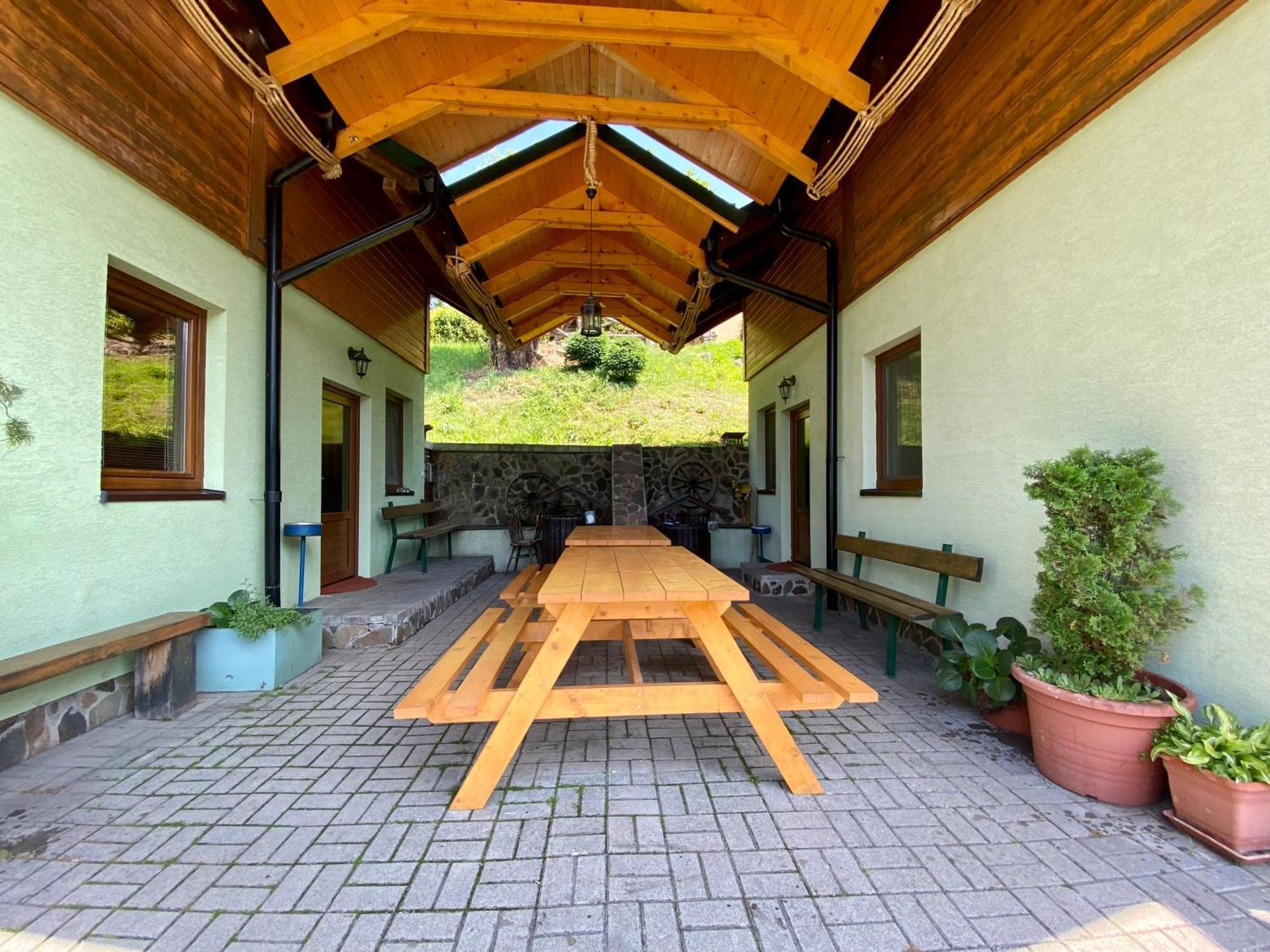 Apartmany Alma Vyhne Exterior photo